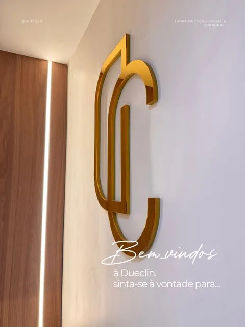 Logo Dueclin na recepção